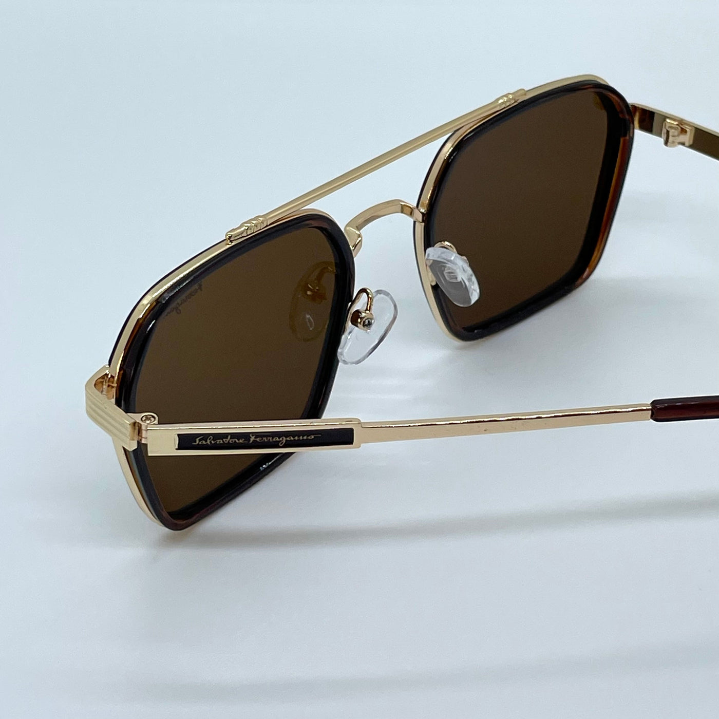 Solaires: Ferragamo Gold Square