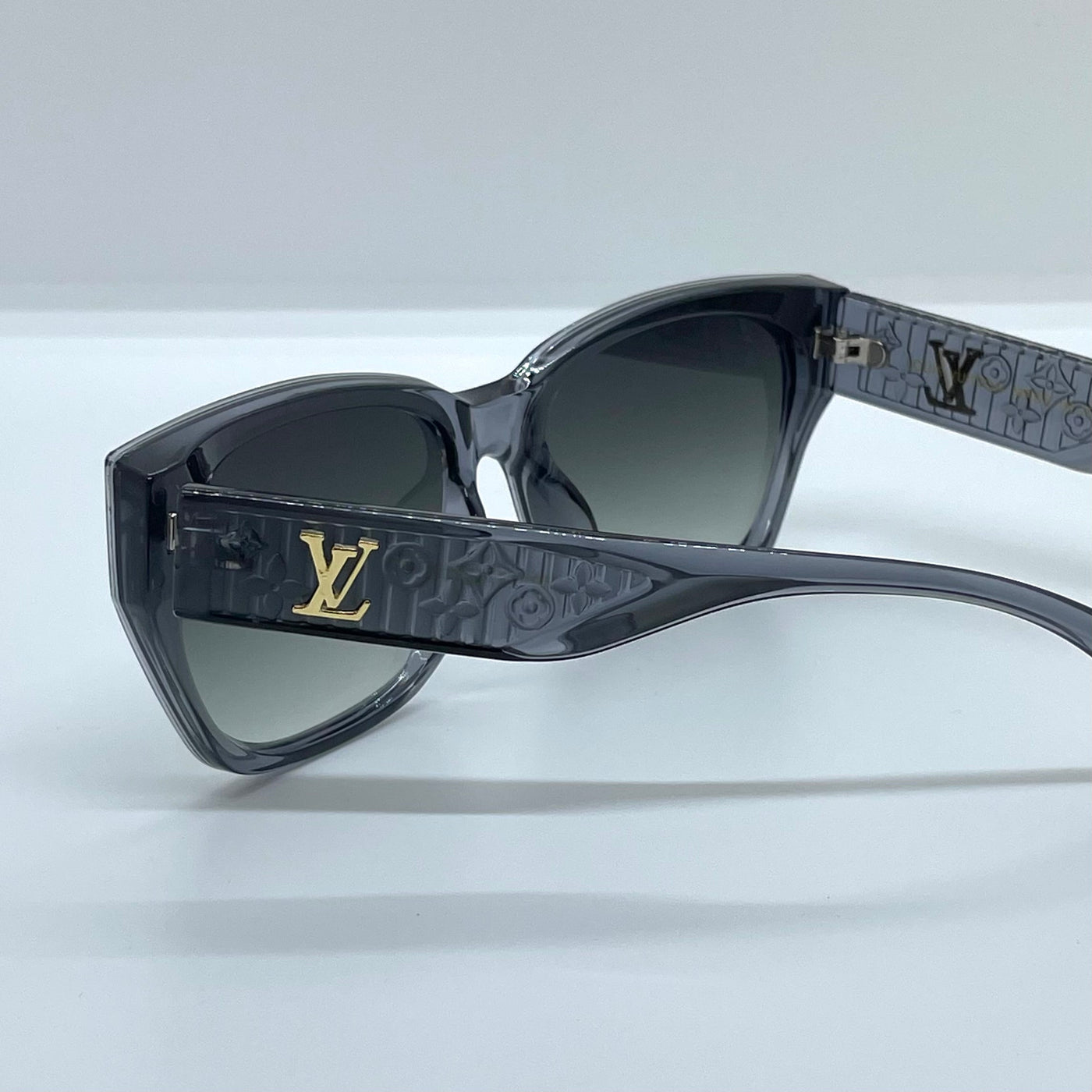 Solaires: Louis Vuitton Kristal Grey