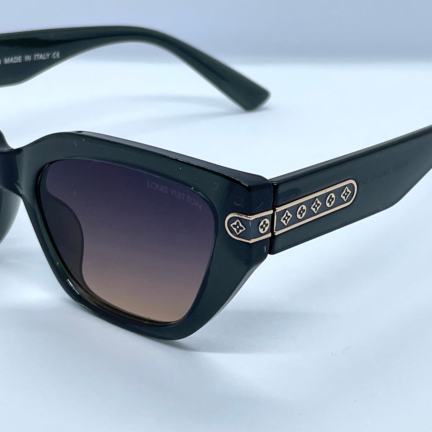 Solaires: Louis Vuitton Cat-Eye Black
