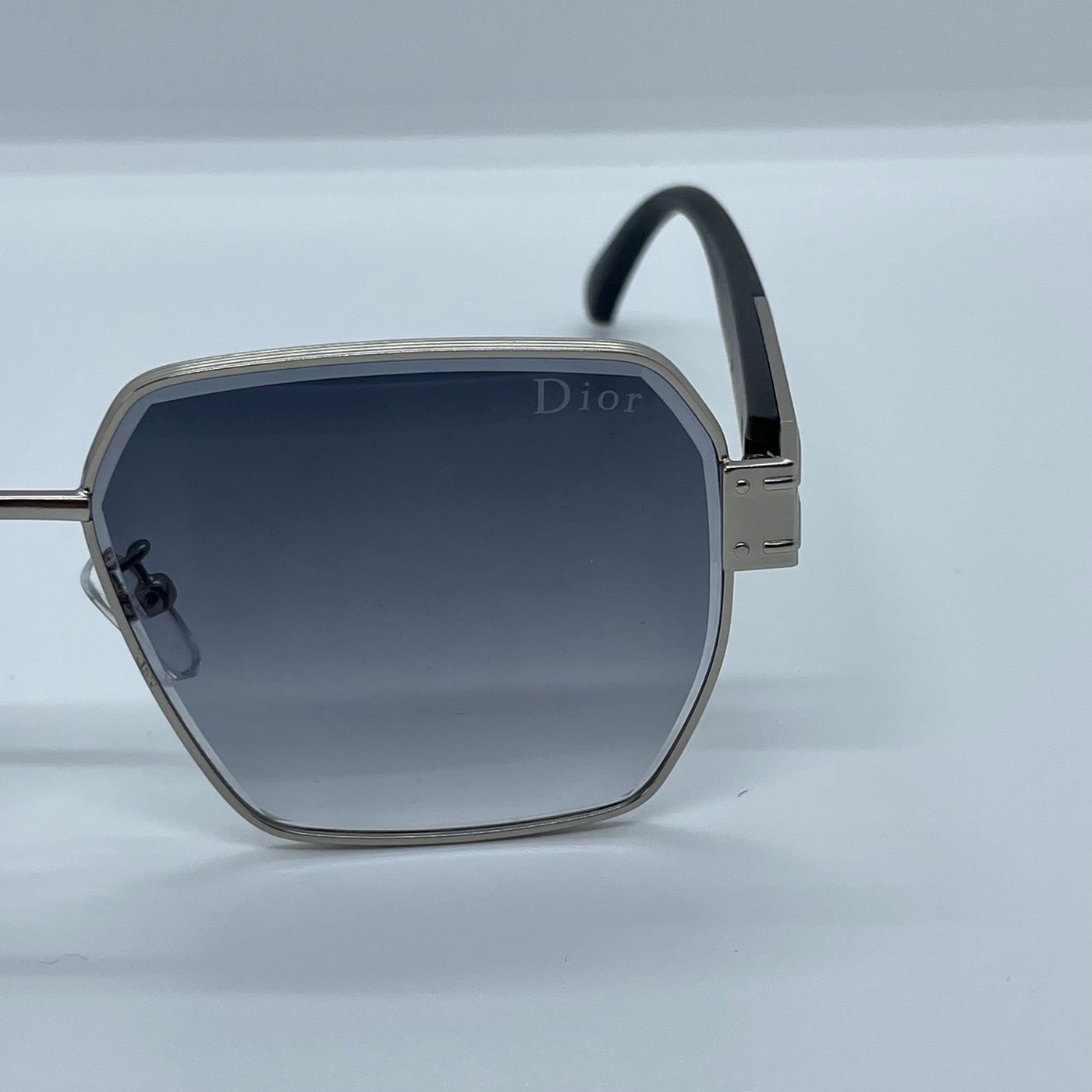 Solaires: Dior Icon Silver Square