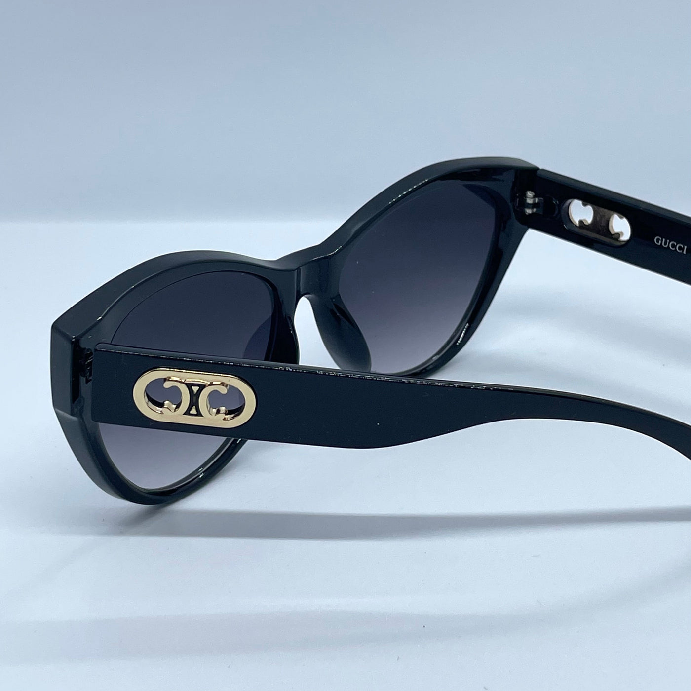 Solaires: Gucci Black Cat-eye