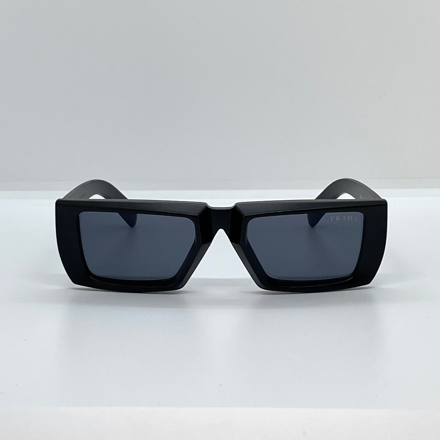 Solaires: Prada Triangulaire Black