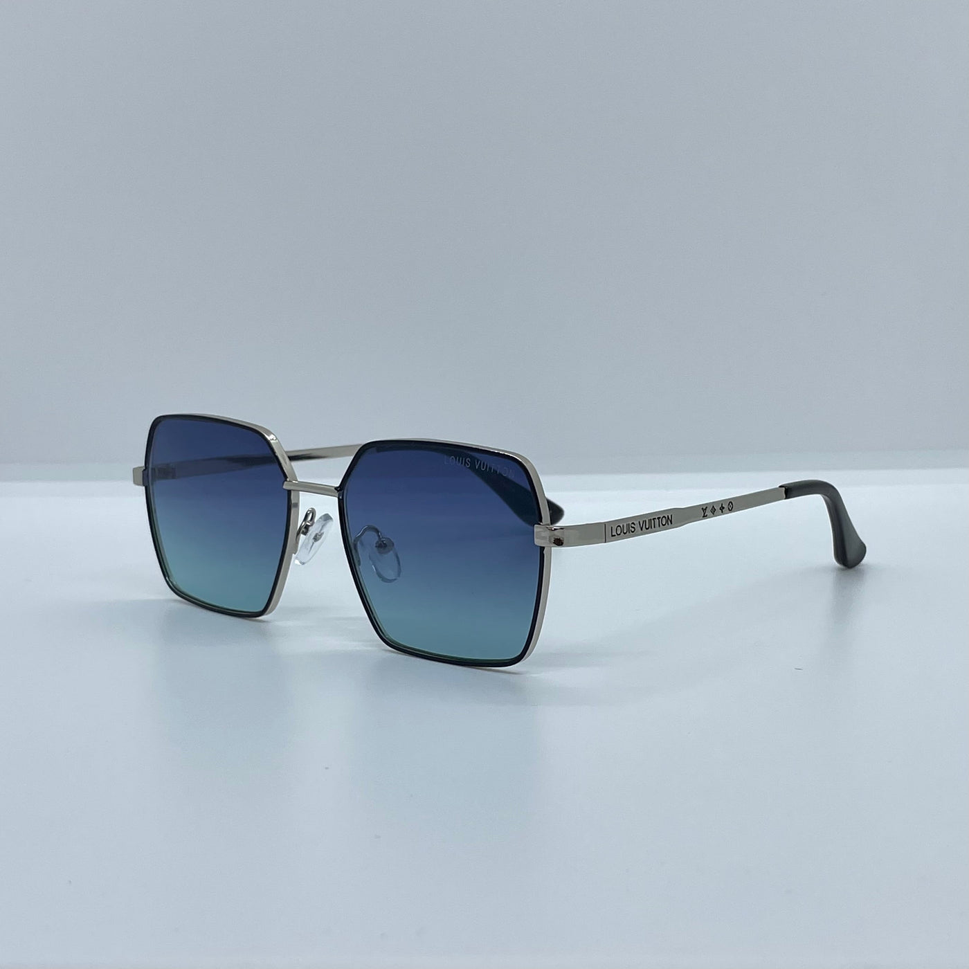 Solaires: Louis Vuitton Signature Metal Square