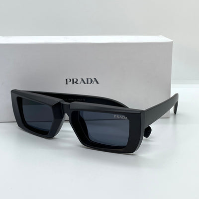 Solaires: Prada Triangulaire Black